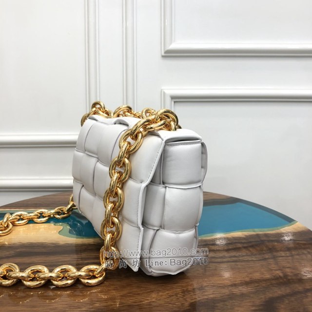 Bottega veneta高端女包 96008白色 寶緹嘉新款枕頭鏈條包 BV經典款小羊皮單肩斜挎手提女包  gxz1246